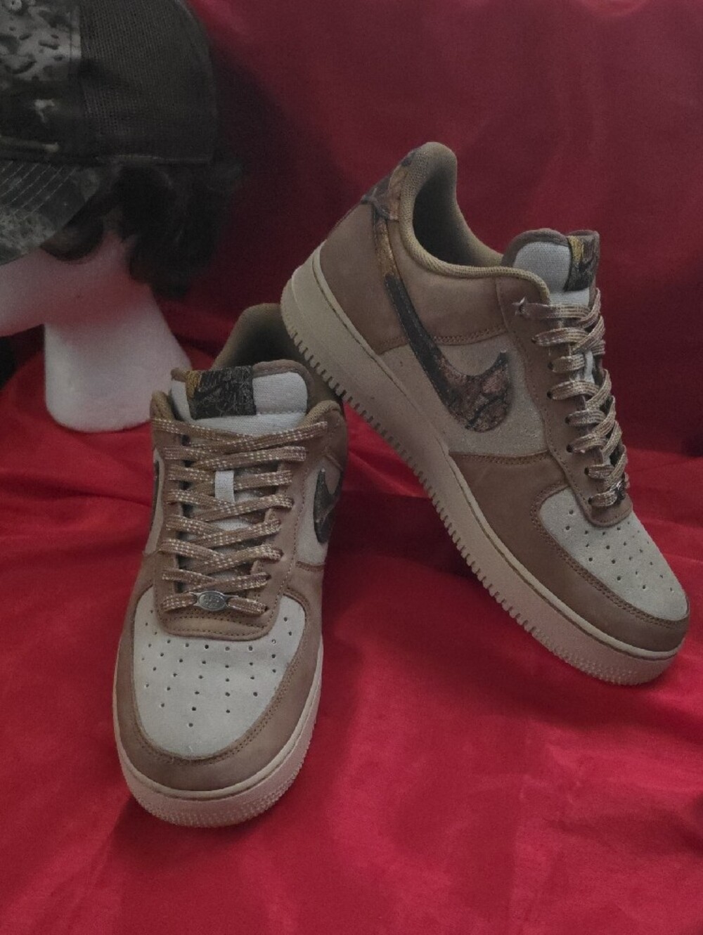 Nike Low-Top Sneakers Brown and Tan